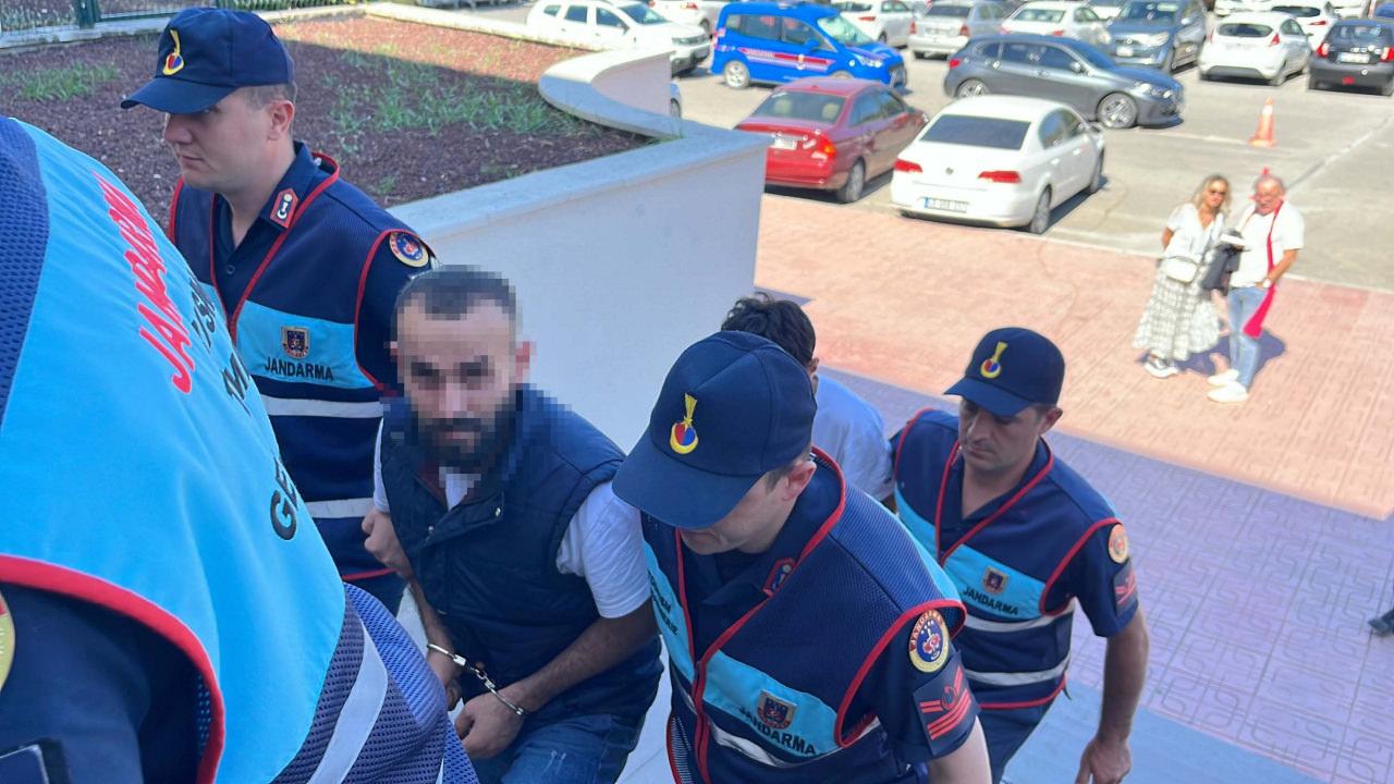 Bodrum'da kamyonette 20 kaçak göçmen ile 5 organizatör şüphelisi yakalandı