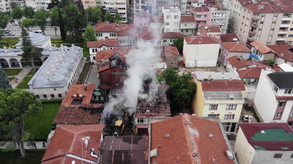 100 yıllık konakta yangın çıktı! 4 binaya da sıçradı