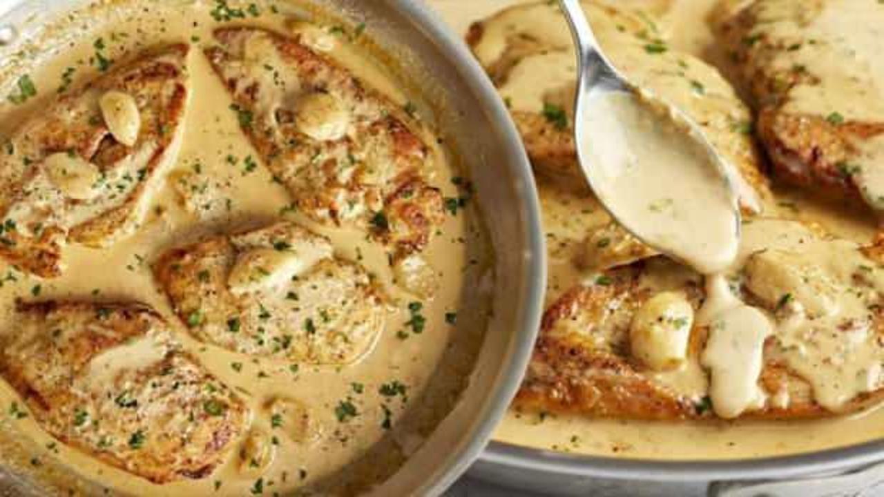 Tek tava da dev lezzet: Kremalı sarımsaklı tavuk tarifi, nasıl yapılır?