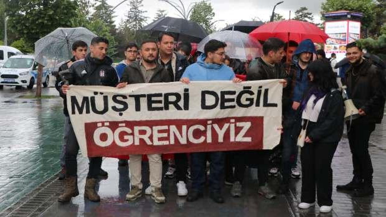 Bolu’da üniversite öğrencileri ulaşım zammını protesto etti