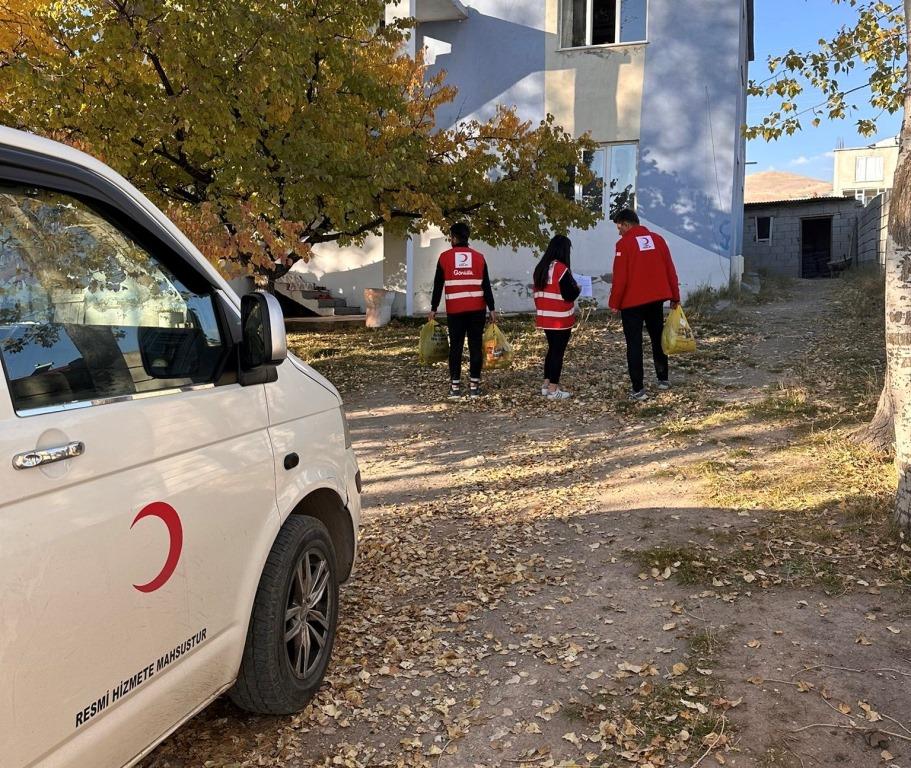 Çağlar Toğal’dan Adilcevaz’a Yardım Kolisi Gönderildi