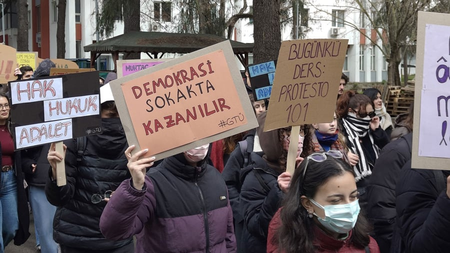 Ders Yok, Boykot Var