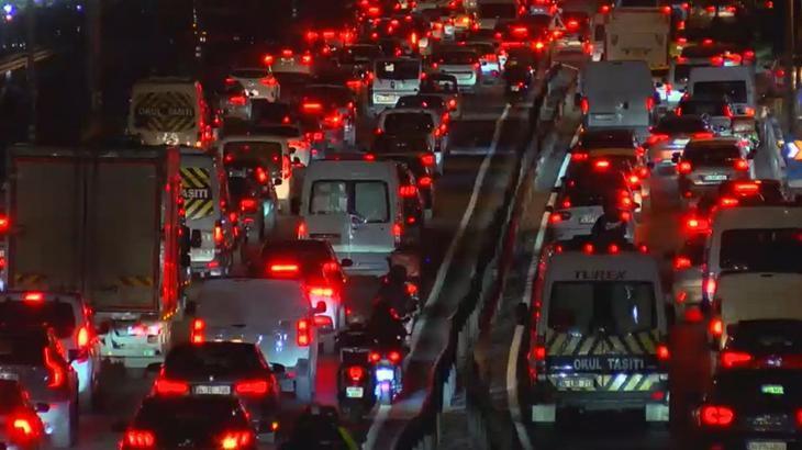 İstanbul’da Akşam Trafiği Kilitlendi: Yoğunluk Yüzde 87’ye Ulaştı
