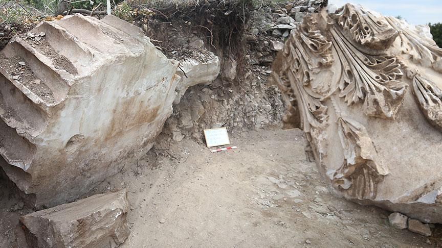 Balıkesir’de Roma Dönemine Ait Dev Sütun ve Dünyanın En Büyük Korinth Başlığı Bulundu